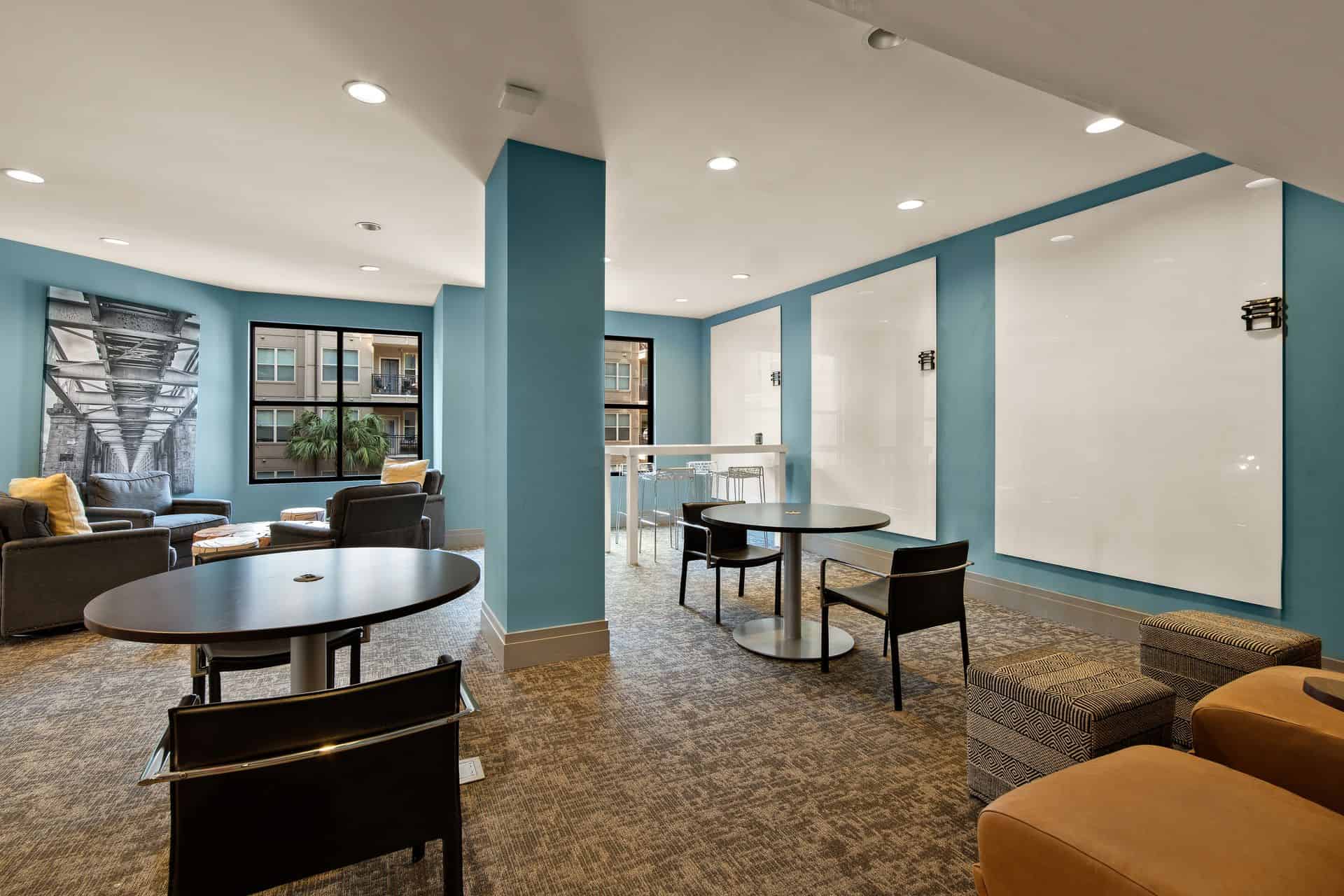 Amenities?w=400&h=260&fit=crop&q=40&auto=format&trim=auto